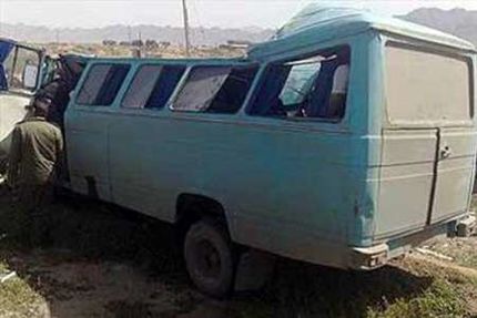 مصدومیت ۱۴ نفر در واژگونی یک مینی بوس در ملایر