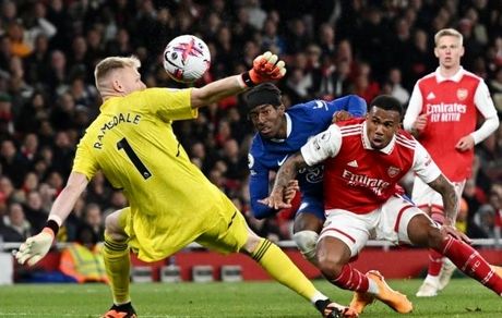 آرسنال با شکست چلسی دوباره به صدر بازگشت / نبرد قهرمانی سیتی و توپچی‌ها داغ شد