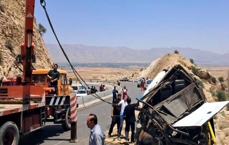 اعلام علت وقوع حادثه واژگونی خونین اتوبوس در استان فارس