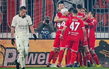 باخت عجیب میلان مقابل مونزا / شانس صعود به رده دوم رنگ باخت