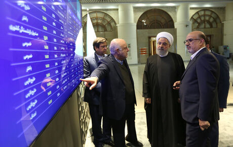روحانی از نمایشگاه دستاوردهای صنعت پتروشیمی کشور بازدید کرد