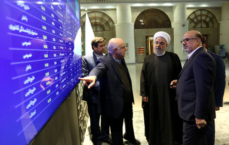 روحانی از نمایشگاه دستاوردهای صنعت پتروشیمی کشور بازدید کرد