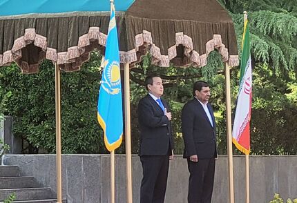 استقبال رسمی معاون اول رئیس جمهور از نخست وزیر قزاقستان