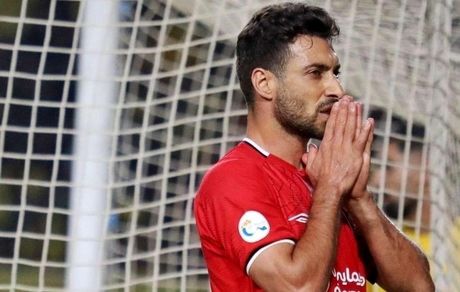 رفتار زشت و جنجالی شجاع خلیل زاده در گفت و گو با خبرنگاران / سرپرست تراکتور توجیه کرد