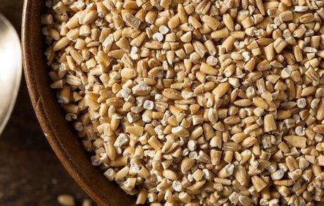 محموله جو حشره زده به استاندارد اظهار نشده بود/ اجازه ترخیص نمی‌دهیم