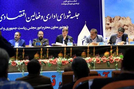 دولت نمی‌تواند با بخش خصوصی در تجارت و صادرات رقابت کند