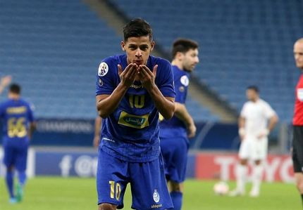 ستاره استقلال: اجازه قهرمان به استقلال ندادند