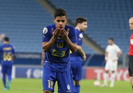 ستاره استقلال: اجازه قهرمان به استقلال ندادند