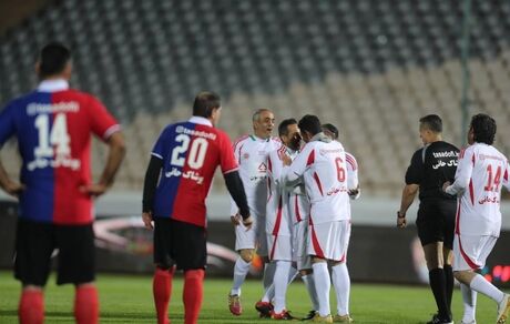 اولین بازی در ورزشگاه آزادی نونوار شده با دیدار دوستانه منتخب ۹۸ و سرخابی‌ها + تصاویر