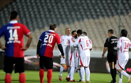 اولین بازی در ورزشگاه آزادی نونوار شده با دیدار دوستانه منتخب ۹۸ و سرخابی‌ها + تصاویر