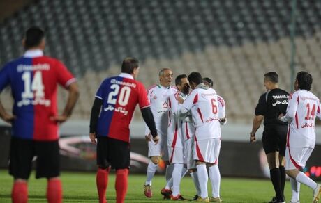 اولین بازی در ورزشگاه آزادی نونوار شده با دیدار دوستانه منتخب ۹۸ و سرخابی‌ها + تصاویر