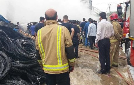 مصدومیت ۵۰ تن در تهران به علت آتش‌سوزی یک کارخانه لاستیک سازی