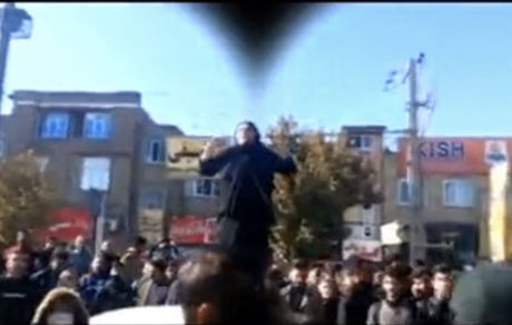 حمله کیهان به موضعگیری سلبریتی ها در برابر اغتشاشگران