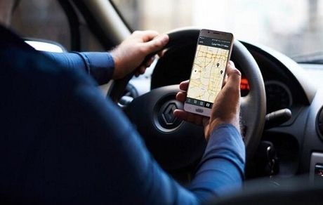 تناقض در گفتار و رفتار تامین اجتماعی؛ از پیامک انبوه تا تهدید بازنشستگان فعال در تاکسی‌های اینترنتی