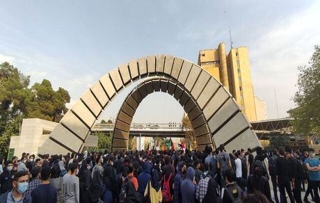 خبرگزاری ایسنا: دانشجویان در چند دانشگاه تجمعات اعتراضی برگزار کردند