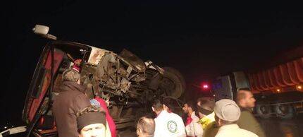 مصدوم شدن ۲۵ نفر در واژگونی اتوبوسی در جاده گرمسار