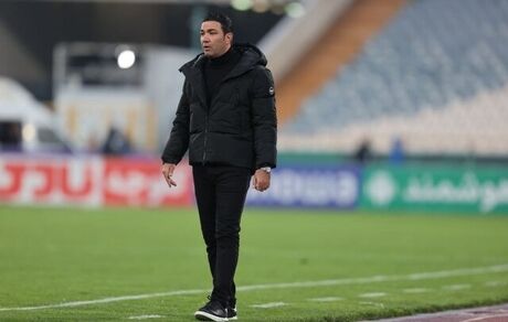 سرمربی و هافبک استقلال محروم شدند