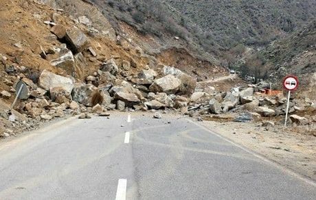 بارش شدید در آزادراه پل زال-خرم آباد: یک نفر ناپدید / عوارضی دریاچه شد