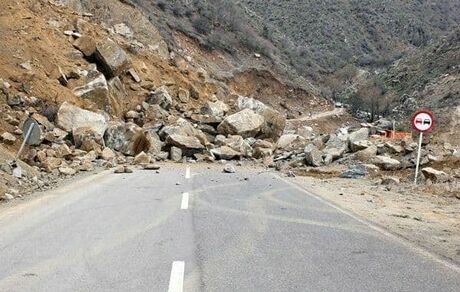 بارش شدید در آزادراه پل زال-خرم آباد: یک نفر ناپدید / عوارضی دریاچه شد