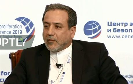 عراقچی: در زمان و مکان مناسب به حمله به نفتکش ایرانی پاسخ می‌دهیم