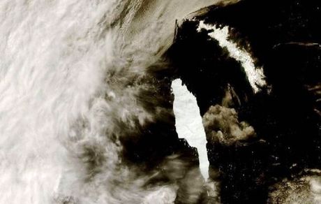 آزاد شدن ۱۵۲ میلیارد تن آب شیرین با ذوب شدن کوه یخ غول پیکر