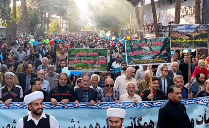 همایش بزرگ پیاده‌روی خانوادگی در گناباد برگزار شد