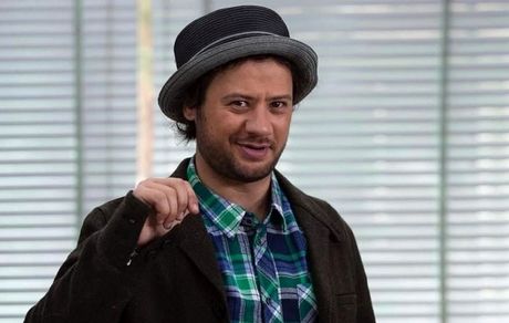 
علی ضیا در شب یلدا میزبان علی صادقی می‌شود
