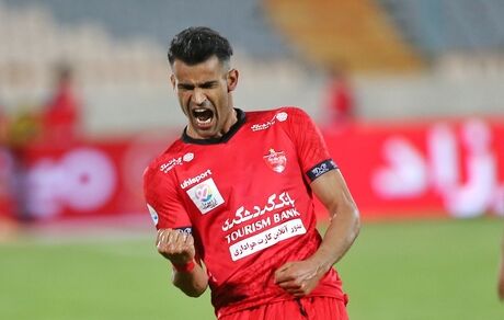 کارت بازی مهاجم جدید پرسپولیس صادر شد