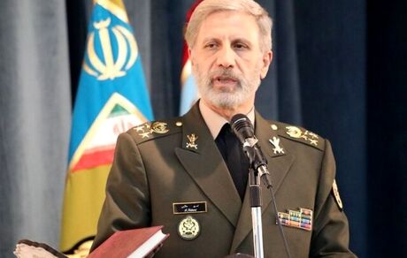 ارتش آماده‌تر از همیشه، مقتدارنه و با بصیرت انقلابی برای مقابله با دشمن است
