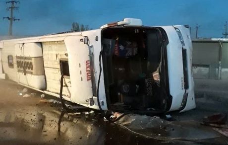واژگونی اتوبوس مسافری با ۴۰ سرنشین در استان لرستان