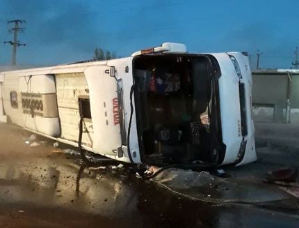 واژگونی اتوبوس مسافری با ۴۰ سرنشین در استان لرستان