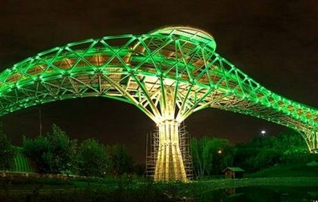 پل طبیعت امشب در شب شهادت سردار سلیمانی سبزرنگ می‌شود