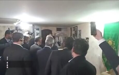 رئیس جمهور به مشهد رفت و ابتدا در خانه مادر شهید رئیسی حاضر شد