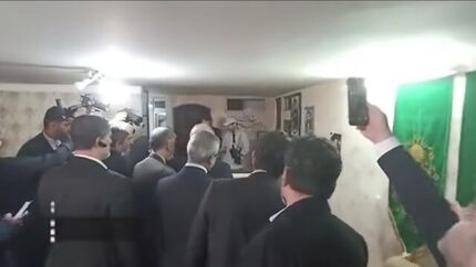رئیس جمهور به مشهد رفت و ابتدا در خانه مادر شهید رئیسی حاضر شد
