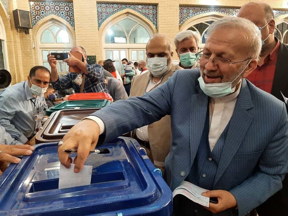 تصاویری از حضور پرشور در صف‌های رای‌گیری انتخابات ۱۴۰۰ / بخش اول