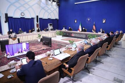 هیچ کس نباید خودش را از شمول پروتکل‌های بهداشتی مستثنی بداند / وزارت خارجه تمام اقدامات لازم برای افزایش و تسریع واردات واکسن را انجام دهد / همه نهادهای نظام برای مهار کرونا پای کار بیایند 