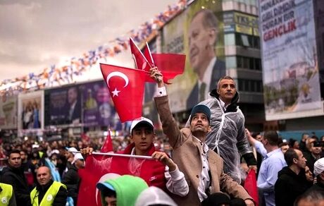 جشن و شادی طرفداران اردوغان در نقاط مختلف ترکیه + ویدئو
