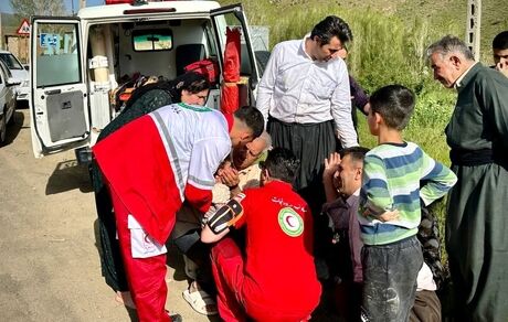نجات کودک ۲ ساله در حال غرق شدن در رودخانه‌ای در مهاباد
