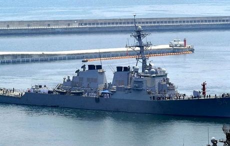 ورود غیرقانونی ناو جنگی آمریکا به دریای چین جنوبی