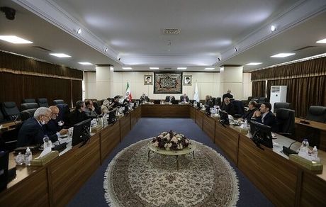 تاکید بر صادرات غیر نفتی و حمایت از مواد اولیه و کالاهای با کیفیت داخلی