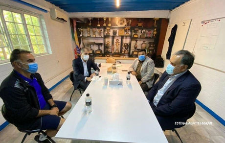 شوخی مدیران استقلال با خلیل‌زاده: بالاخره حکم مددی را کی امضا می‌کنی؟