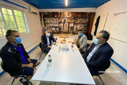 شوخی مدیران استقلال با خلیل‌زاده: بالاخره حکم مددی را کی امضا می‌کنی؟