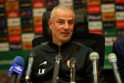 سرمربی پرسپولیس: به دربی‌ها عادت دارم / داور نباید زیاد سوت بزند