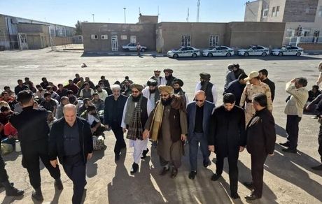 انتقال ۲۱۱ زندانی افغانستانی از ایران به کابل 