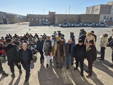 انتقال ۲۱۱ زندانی افغانستانی از ایران به کابل 