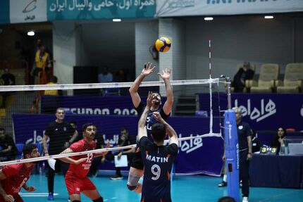 لیگ برتر والیبال: شهرداری ارومیه در اصفهان برد و به رده دوم صعود کرد / قهرمان فصل قبل باخت