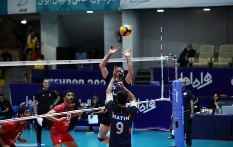 لیگ برتر والیبال: شهرداری ارومیه در اصفهان برد و به رده دوم صعود کرد / قهرمان فصل قبل باخت