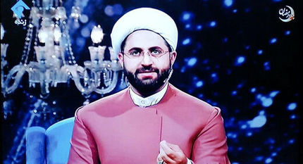 شایسته نیست یک روحانی، مجری برنامه عوام پسند تلویزیون شود