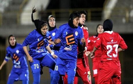 باخت پرسپولیس به صدرنشین لیگ برتر فوتبال بانوان / گل‌گهر در سنندج جشنواره گل برپا کرد