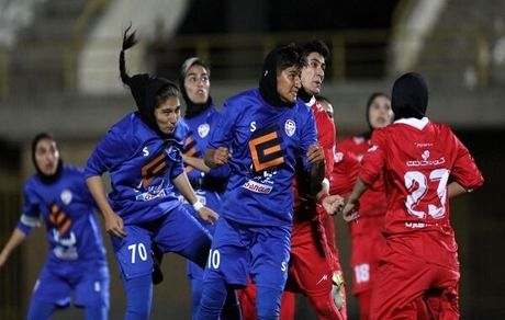 باخت پرسپولیس به صدرنشین لیگ برتر فوتبال بانوان / گل‌گهر در سنندج جشنواره گل برپا کرد